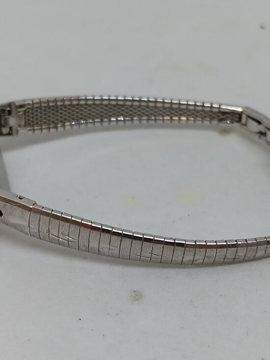 VINTAGE 1965 Caravelle Women\'s 16 mm x 18 mm Manual Wind Silver Tone Watch main image 5